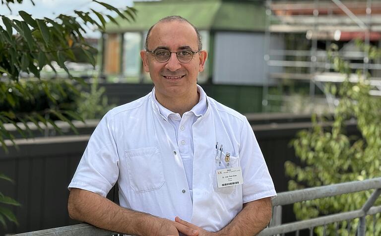 Bevor Rani Elias nach Kitzingen kam, arbeitete er neun Jahre lang in Rostock an der Seite des europaweit bekannten Fußchirurgen Prof. Dr. Thomas Mittlmeier. Bevor Rani Elias nach Kitzingen kam, arbeitete er neun Jahre lang in Rostock an der Seite des europaweit bekannten Fußchirurgen Prof. Dr. Thomas Mittlmeier.