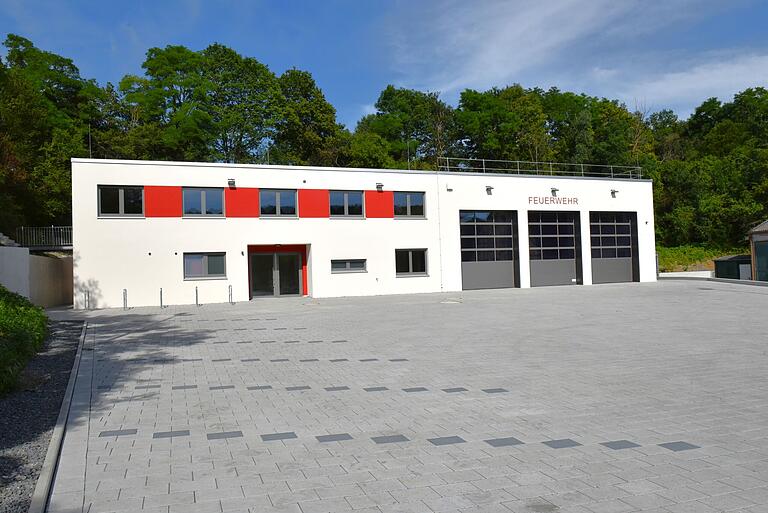 Das Feuerwehrhaus in Wachbach wurde kürzlich eingeweiht und besteht aus Modulen. Das Feuerwehrhaus in Wachbach wurde kürzlich eingeweiht und besteht aus Modulen.