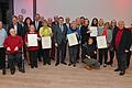 Der Landkreisehrenpreis wurde an private Museen verliehen: Unser Bild zeigt die Preisträger mit Landrat Christoph Schauder (Mitte), Dezernentin Ursula Mühleck (Fünfte von links) sowie Mitgliedern der Jury, Kreisrätinnen und Kreisräten und Vertretern der Kommunen.