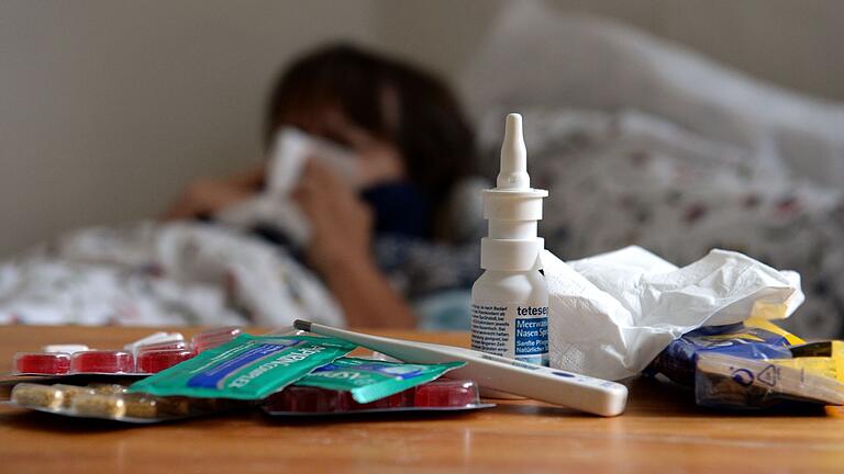 Grippe - Corona-Erkrankung oder etwas anderes? Worin sich das Virus von Grippe und Erkältung unterscheidet. Grippe - Corona-Erkrankung oder etwas anderes? Worin sich das Virus von Grippe und Erkältung unterscheidet.