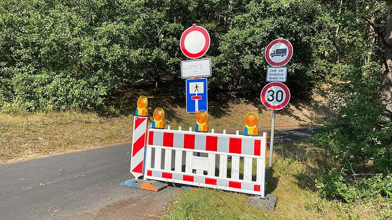 Über diesen Landwirtschaftsweg führt derzeit die Umleitung für einige Gambacher. Über diesen Landwirtschaftsweg führt derzeit die Umleitung für einige Gambacher.