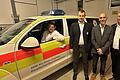 Neu in der Flotte der BRK Bereitschaft Bad Königshofen ist das neue Mehrzweckfahrzeug. Unser Bild zeigt den Initiator Wachleiter Rasmus Brand (am Steuer), sowie den stellvertretenden Kreisbereitschaftsleiter Jonas Wehner, Bereitschaftsleiter Bad Königshofen, Claus Scheeres und den stellvertretenden BRK Kreisgeschäftsführer Heiko Stäblein.