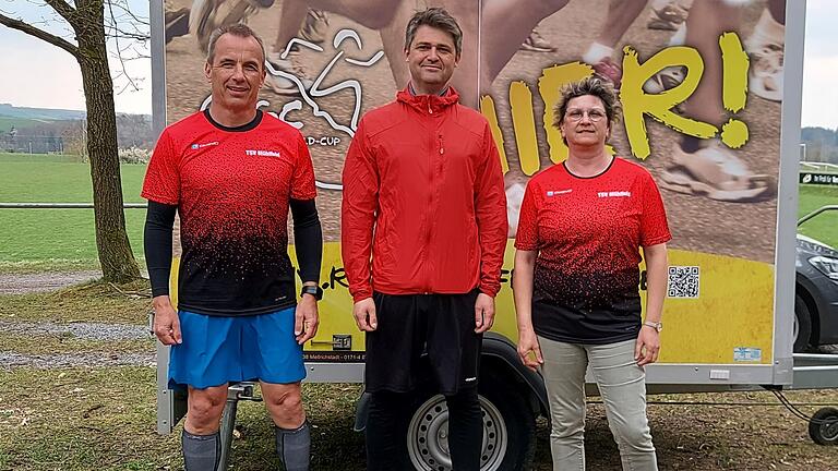 Robert Stuhl (links) freut sich über die Teilnahme von Mellrichstadts Bürgermeister Michael Kraus. Rechts die TSV-Vorsitzende Hiltrud Weber. Robert Stuhl (links) freut sich über die Teilnahme von Mellrichstadts Bürgermeister Michael Kraus. Rechts die TSV-Vorsitzende Hiltrud Weber.