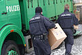 Razzia gegen Anlagebetrüger       -  Februar 2013: In Frankfurt durchsucht die Polizei das Gelände einer Villa der Firmengruppe S&K. Der Prozess am Frankfurter Landgericht kommt jedoch nicht sonderlich voran.