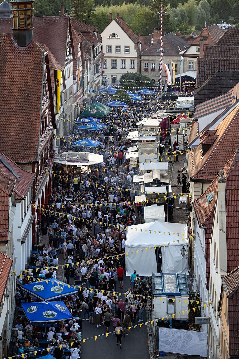Das Eberner Altstadtfest - der Blick von oben.