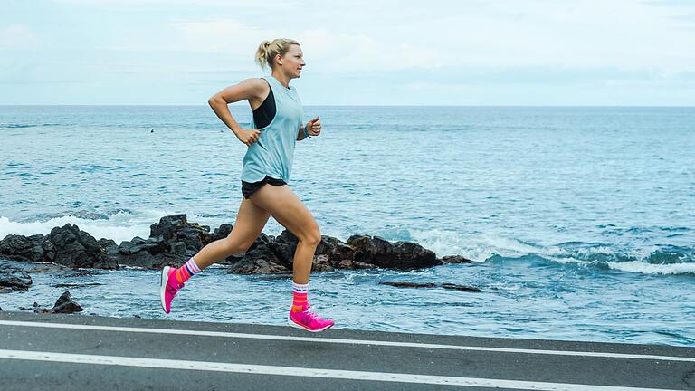 Sie braucht einen langen Atem für ihren steinigen Weg nach Hawaii: die Würzburger Profi-Triathletin Carolin Lehrieder Sie braucht einen langen Atem für ihren steinigen Weg nach Hawaii: die Würzburger Profi-Triathletin Carolin Lehrieder