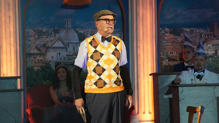 Fredi Breunig fungiert als Sitzungspräsident und übernimmt die Moderation bei der Prunksitzung in der Stadthalle. Fredi Breunig fungiert als Sitzungspräsident und übernimmt die Moderation bei der Prunksitzung in der Stadthalle.