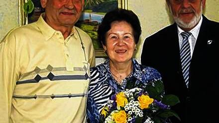 Namen & Notizen       -  Manfred und Heidemarie Giffing (geborene Löblein) feierten am Sonntag Goldene Hochzeit in Obernbreit. Bürgermeister Bernhard Brückner (rechts) gratulierte.