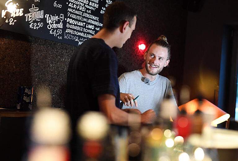 Der 28-Jährige ist auch oft privat im Nachtleben unterwegs, um den Austausch mit Gastronomen oder anderen Akteuren zu suchen.