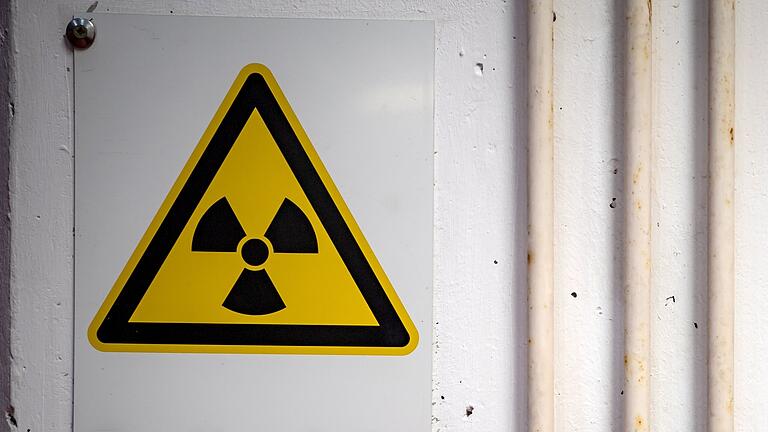 Atommüll       -  Rund 27.000 Kubikmeter hochradioaktiver Atommüll müssen in Deutschland sicher in einem Endlager untergebracht werden. Die Suche nach dem Standort wird noch Jahre andauern. (Archivbild)
