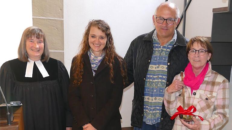 Sie gehen zukünftig getrennte Wege, erhalten aber die Freundschaft (von links): Pfarrerin Doris Bromberger, Sibylle Eber (Repperndorf), Richard Köhler (Buchbrunn) und Ursula Pfister (Repperndorf). Sie gehen zukünftig getrennte Wege, erhalten aber die Freundschaft (von links): Pfarrerin Doris Bromberger, Sibylle Eber (Repperndorf), Richard Köhler (Buchbrunn) und Ursula Pfister (Repperndorf). 