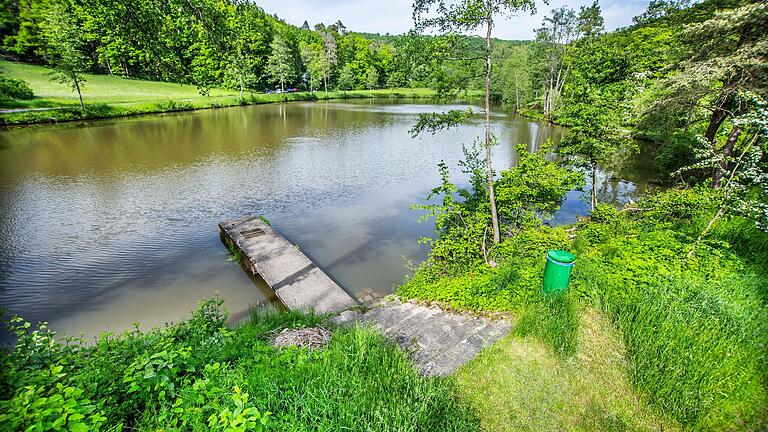 Der Seidenhäuser See liegt in der Nähe von Altershausen. Der Seidenhäuser See liegt in der Nähe von Altershausen. 