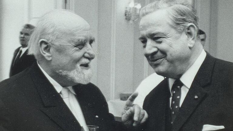 Theodor Vogel, hier in seiner Rolle als IHK-Präsident, mit dem bayerischen Ministerpräsidenten Alfons Goppel (1905-1991, Ministerpräsident von 1962 bis 1978).