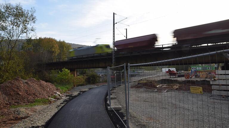Die Baustelle der Deutschen Bahn AG bei Schaippach könnte noch einige Jahre Einschränkungen vor allem für die Radwegbenutzer verursachen, befürchtet Bürgermeister Jürgen Lippert.