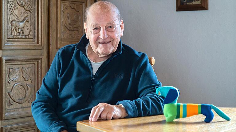 Vor 50 Jahren bei den Olympischen Spielen in München als Kampfrichter dabei, hat Herbert Brehm aus Bergrheinfeld noch beste Erinnerungen an die Sommerspiele 1972. Auch dank Dackel Waldi, dem damaligen Symboltier der Spiele. Vor 50 Jahren bei den Olympischen Spielen in München als Kampfrichter dabei, hat Herbert Brehm aus Bergrheinfeld noch beste Erinnerungen an die Sommerspiele 1972. Auch dank Dackel Waldi, dem damaligen Symboltier der Spiele.