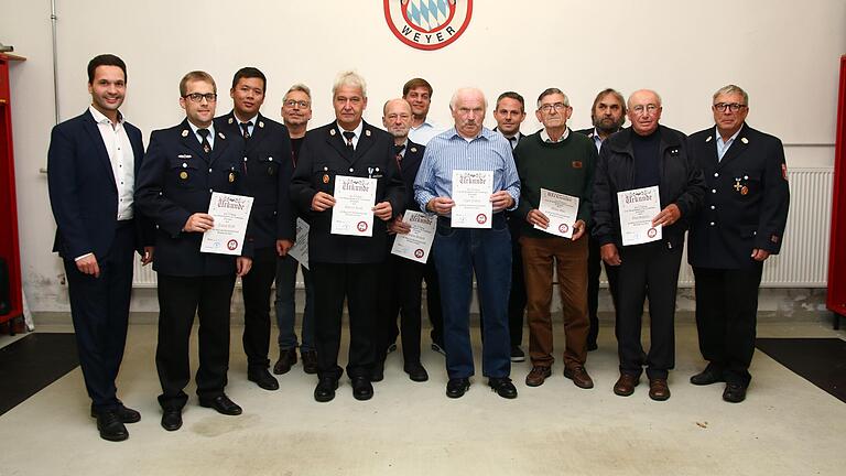 Im Bild: 1. Bürgermeister Manuel Kneuer, 1. Kdt Tobias Riedl, 2. Kdt. Nico Schober, Helmut Baum, Gabriel Riedl, Thomas Schmid, Stefan Rückert, Egon Endres, André Rückel, Oskar Götz, Egbert Husslein, Otto Schuler, 1. Vorstand Thomas Rückert. Im Bild: 1. Bürgermeister Manuel Kneuer, 1. Kdt Tobias Riedl, 2. Kdt. Nico Schober, Helmut Baum, Gabriel Riedl, Thomas Schmid, Stefan Rückert, Egon Endres, André Rückel, Oskar Götz, Egbert Husslein, Otto Schuler, 1. Vorstand Thomas Rückert.