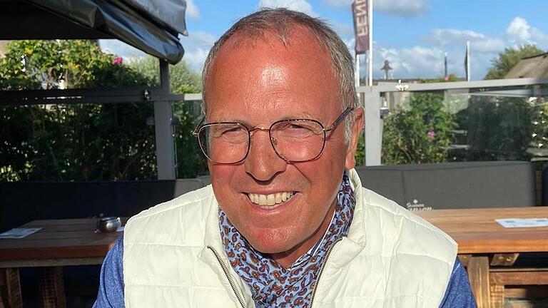 Hat gut lachen: Paul Hupp arbeitet noch ein bisschen bei seinen Söhnen mit und hat seine Laufbahn als Fußball-Trainer schon lange beendet - bleibt viel Zeit für die schönen Dinge des Lebens.