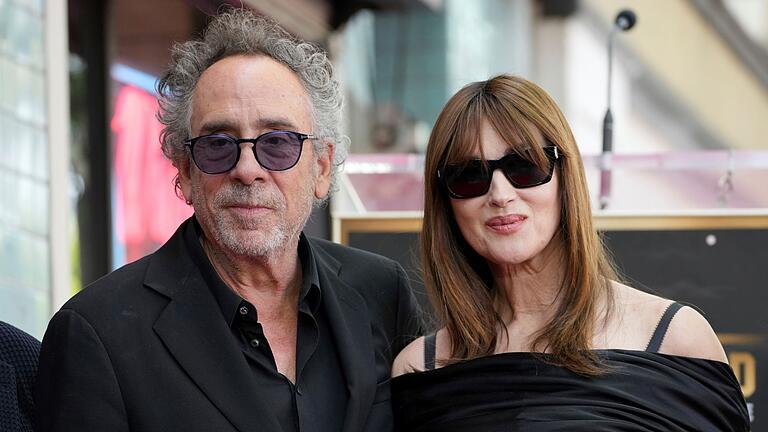 Tim Burton bekommt Stern auf Walk of Fame       -  Tim Burton bringt seine Partnerin Monica Bellucci zu einer Ehrung in Hollywood mit