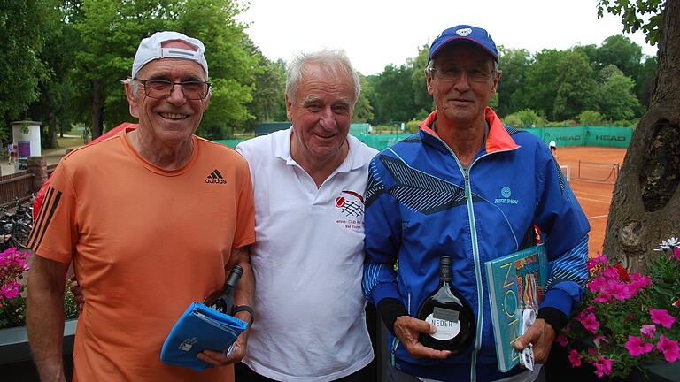 Senioren-Open Bad Kissingen - Wolfgang Metzner (von links), Klaus Beck und Alfred Böckl beim obligatorischen Siegerbild der Herren-70. Senioren-Open Bad Kissingen - Wolfgang Metzner (von links), Klaus Beck und Alfred Böckl beim obligatorischen Siegerbild der Herren-70.