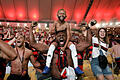 2. Preis Sport, Einzelfoto, Silvia Izquierdo So sieht Jubel aus: Am 23. November 2019 rasten die Fans der brasilianischen Flamengo-Fußballmannschaft im Finale der Copa Libertadores aus. Das Team schoss in den letzten zwei Minuten zwei Tore gegen Titelverteidiger River Plate. Nach 38 Jahren war es der erste Titelgewinn für Flamengo. Der gemalte Bart des Jungen ist eine Hommage an den Flamengo-Spieler Barbosa.