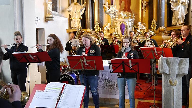 Die Blaskapelle Mönchstockheim trat beim Benefizkonzert für die Ukrainehilfe in Sulzheim auf. Die Blaskapelle Mönchstockheim trat beim Benefizkonzert für die Ukrainehilfe in Sulzheim auf.
