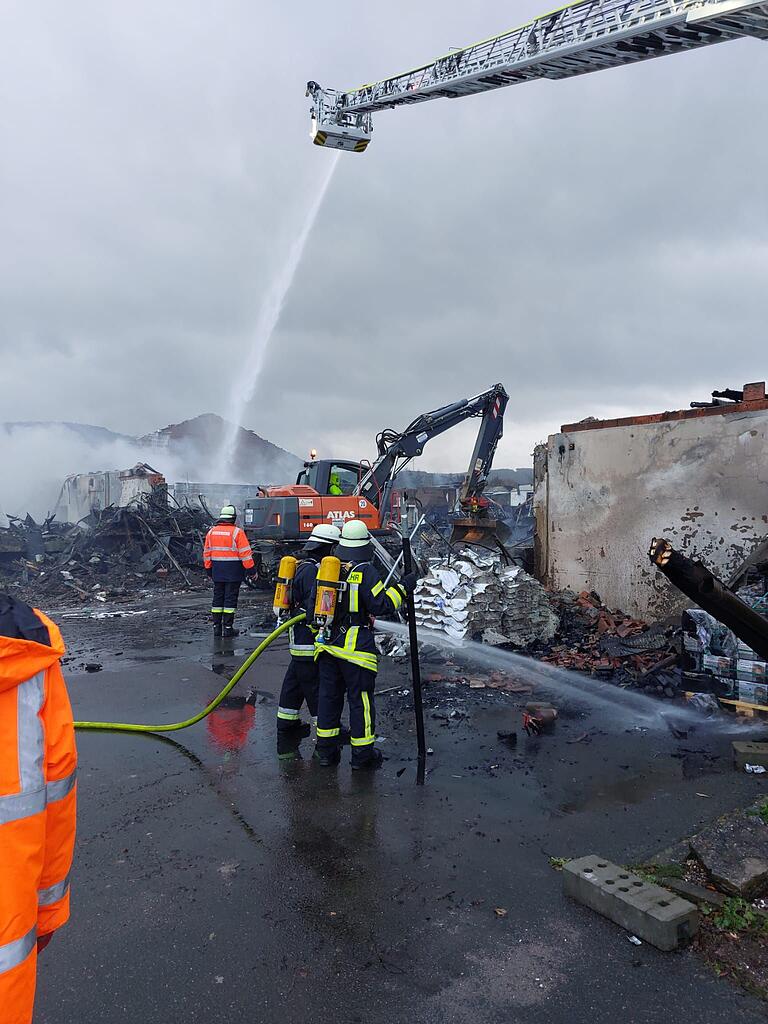 Vollbrand in einem Baumarkt in Zellingen. Vollbrand in einem Baumarkt in Zellingen.