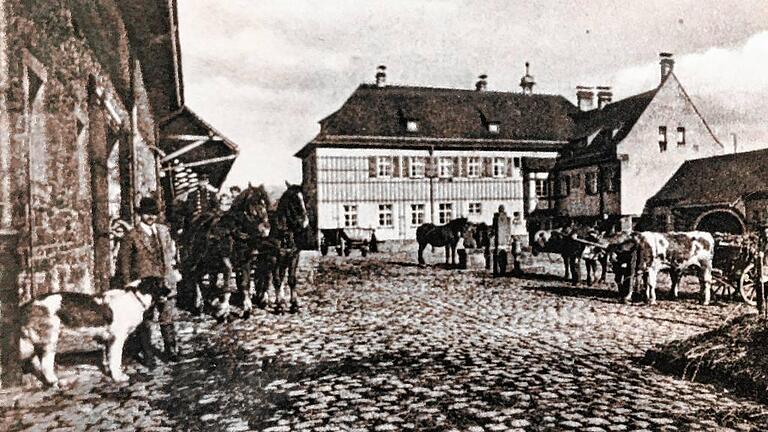 Hunger leiden musste man nicht auf dem Gutshof in Lohr, selbst in der Kriegszeit nicht. Das undatierte Bild zeigt links Amanda Zattlers Vater, den Verwalter.