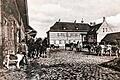 Hunger leiden musste man nicht auf dem Gutshof in Lohr, selbst in der Kriegszeit nicht. Das undatierte Bild zeigt links Amanda Zattlers Vater, den Verwalter.