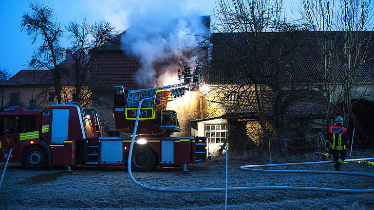 Feuerwehreinsatz an der Kartause in Estenfeld Feuerwehreinsatz an der Kartause in Estenfeld