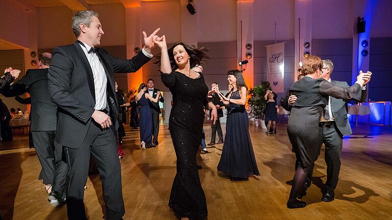 250 Gäste folgten der Einladung zum Harmonieball 2019 im Konferenzzentrum. 250 Gäste folgten der Einladung zum Harmonieball 2019 im Konferenzzentrum.