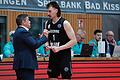 Trainer Sasa Filipovski (links) mit klaren Anweisungen an seinen Kapitän Zac Seljaas. Auch auf den US-Amerikaner wird es am Mittwoch in Derthona für die Würzburg Baskets ankommen.