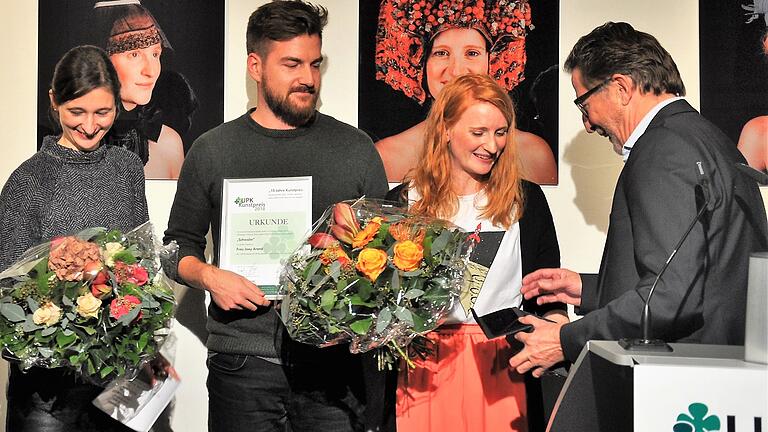 Die Karlstadterin Joey Arand hat in Kassel den UPK-Kunstpreis bekommen. Die Karlstadterin Joey Arand hat in Kassel den UPK-Kunstpreis bekommen.