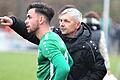Zeigt Abtswinds Trainer Claudiu Bozesan (rechts) seinem Stürmer Severo Sturm, wo das gegnerische Tor steht? Muss er eigentlich gar nicht, denn Sturm erzielte in der laufenden Saison schon zehn Tore. An diesem Samstag treten die Abtswinder zum unterfränkischen Duell in der Fußball-Bayernliga in Karlburg an.
