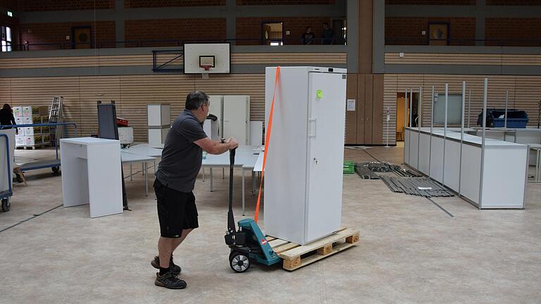 Das Impfzentrum des Landkreises Main-Spessart wurde in der vergangenen Woche in der Spessarttorhalle in Lohr (Foto) abgebaut. Es nimmt heute in Marktheidenfeld seinen Betrieb auf. Das Impfzentrum des Landkreises Main-Spessart wurde in der vergangenen Woche in der Spessarttorhalle in Lohr (Foto) abgebaut. Es nimmt heute in Marktheidenfeld seinen Betrieb auf.
