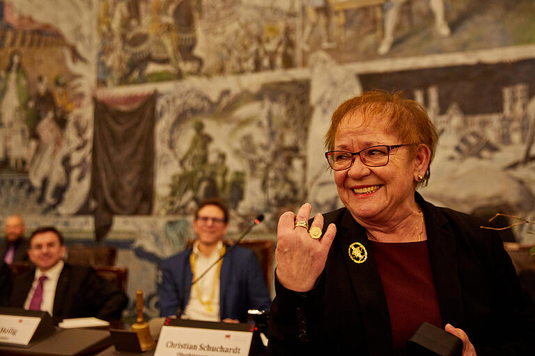 Alt-Bürgermeisterin Marion Schäfer-Blake erhielt den Ehrenring der Stadt Würzburg. Alt-Bürgermeisterin Marion Schäfer-Blake erhielt den Ehrenring der Stadt Würzburg.