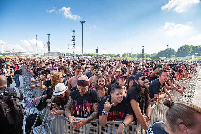 Rock im Park 2022 auf dem Nürnberger Zeppelinfeld. In der Beurteilung der Band Pantera sind sich die Fans nicht immer einig. Rock im Park 2022 auf dem Nürnberger Zeppelinfeld. In der Beurteilung der Band Pantera sind sich die Fans nicht immer einig.