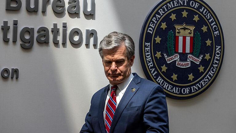 FBI: Trump-Schütze hat nach Kennedy-Mörder im Netz gesucht       -  Der FBI-Direktor muss im Kongress Rede und Antwort stehen. (Archivbild)
