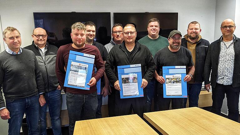 Auf dem Foto von links Martin Hein (Geschäftsführer), Roland Pfister, Thomas Nimec, Dominik Omert, Michael Weiß, Michael Zimmer, Dirk Griebel (Fertigungsleiter), Michael Bühner, Martin Kaufmann (Produktionsleiter), Jürgen Enders (Geschäftsführer); nicht im Bild: Friedrich Kerlach, Gerhard Müller. Auf dem Foto von links Martin Hein (Geschäftsführer), Roland Pfister, Thomas Nimec, Dominik Omert, Michael Weiß, Michael Zimmer, Dirk Griebel (Fertigungsleiter), Michael Bühner, Martin Kaufmann (Produktionsleiter), Jürgen Enders (Geschäftsführer); nicht im Bild: Friedrich Kerlach, Gerhard Müller.