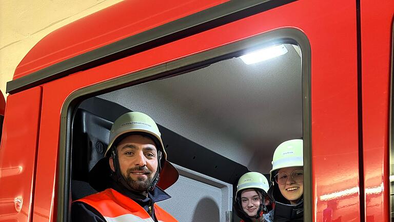 Ein Afghane in Bad Kissingen - Engagement fürs Gemeinwohl: Golagha Farhad Rostami ist Mitglied der Freiwilligen Feuerwehr in Winkels - und auch dort sehr beliebt. Ein Afghane in Bad Kissingen - Engagement fürs Gemeinwohl: Golagha Farhad Rostami ist Mitglied der Freiwilligen Feuerwehr in Winkels - und auch dort sehr beliebt.