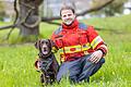 Labrador Olana und Besitzer Andreas Götz sind seit Gründung der Rettungshundestaffel der freiwilligen Feuerwehr in Steinmark im Sommer 2017 mit dabei. 'Mantrailing' trainieren sie schon seit sieben Jahren.