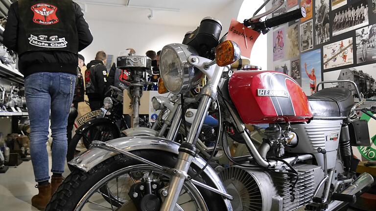 Im Allerheiligsten: Die Sachser-Ausstellung des Kleinen Industriemuseums, mit Wankelmotorrad von Ex-OB Kurt Petzold. Im Allerheiligsten: Die Sachser-Ausstellung des Kleinen Industriemuseums, mit Wankelmotorrad von Ex-OB Kurt Petzold.