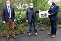 Landrat Thomas Eberth (rechts) dankte Michael Dröse (links) für vier Jahre engagierten Einsatz als Geschäftsführer des Zweckverbands Erholungs- und Wandergebiet Würzburg. Nachfolger ist Martin Umscheid.