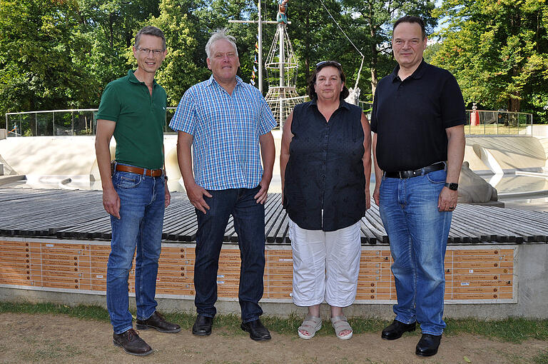 Die Jubilare der SWG Stadt- und Wohnbau GmbH des Jahres 2020 für ihr 40- und 25-jähriges Dienstjubiläum.
